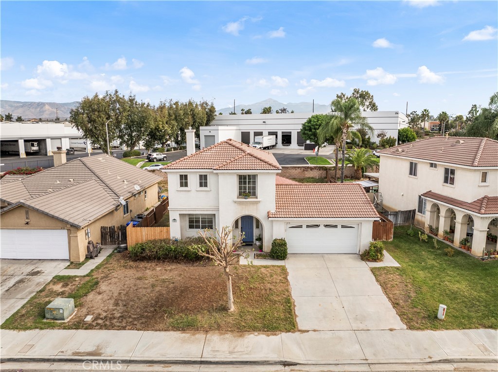 Main image without alt text