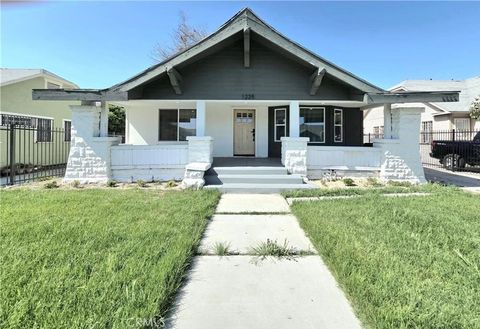 Photo of 1225 W 41st St #1227, Los Angeles, CA 90037 (MLS # DW26089959)