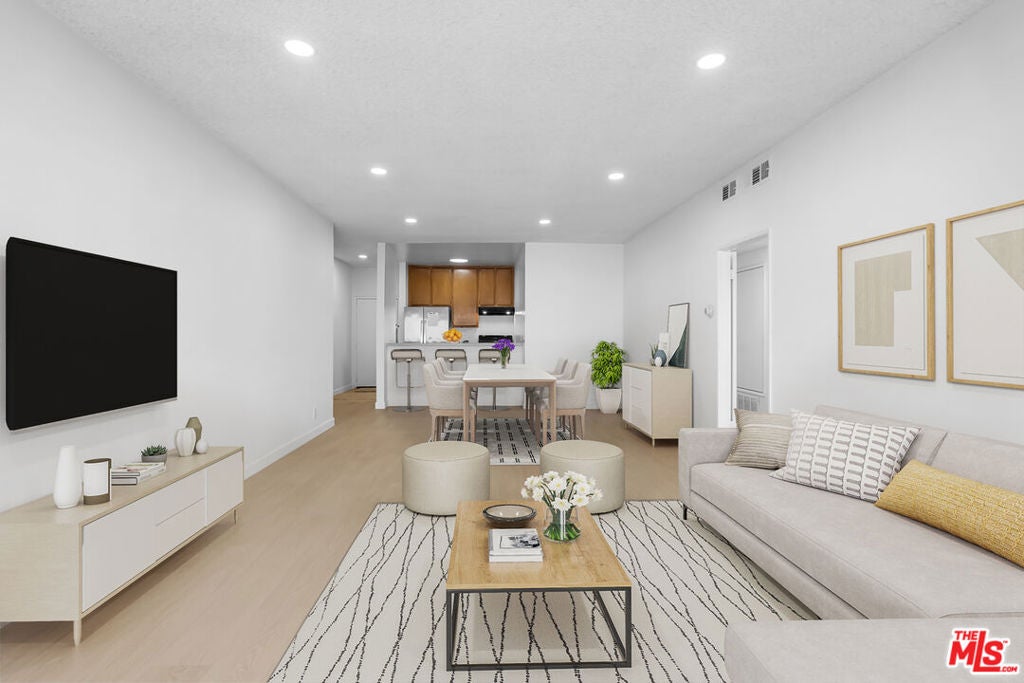 424 S Westmoreland Avenue 210, Los Angeles CA 90020