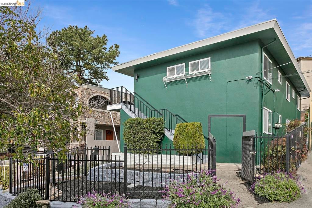 8 Whitmore Pl