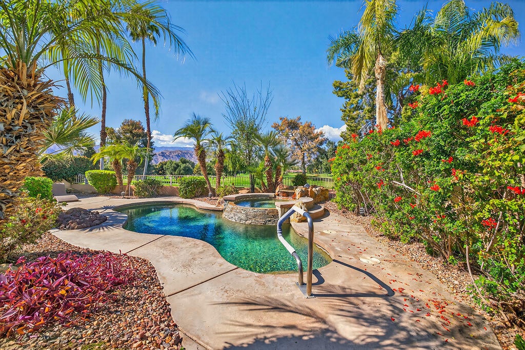 128 Kavenish Drive