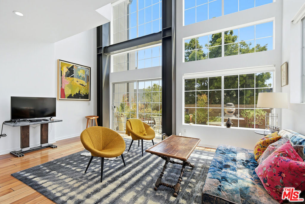 5350 Playa Vista Drive 17
