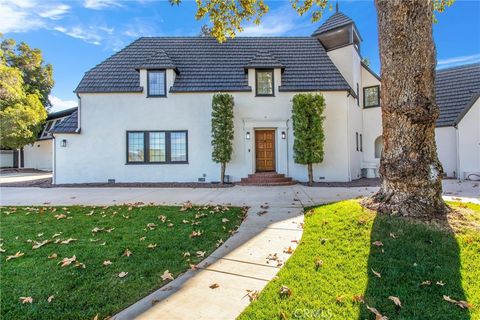 Photo of 745 W Sunset Drive, Redlands, CA 92373 (MLS # OC25278154)