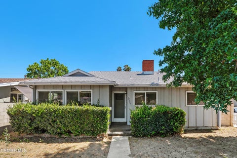 Photo of 18954 Saticoy Street, Reseda, CA 91335 (MLS # 226002989)