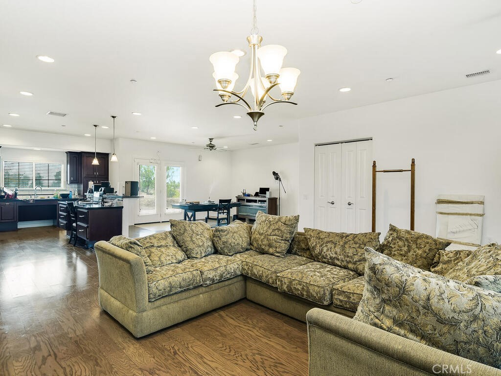 Properties 3 30797 Via Las Rosas