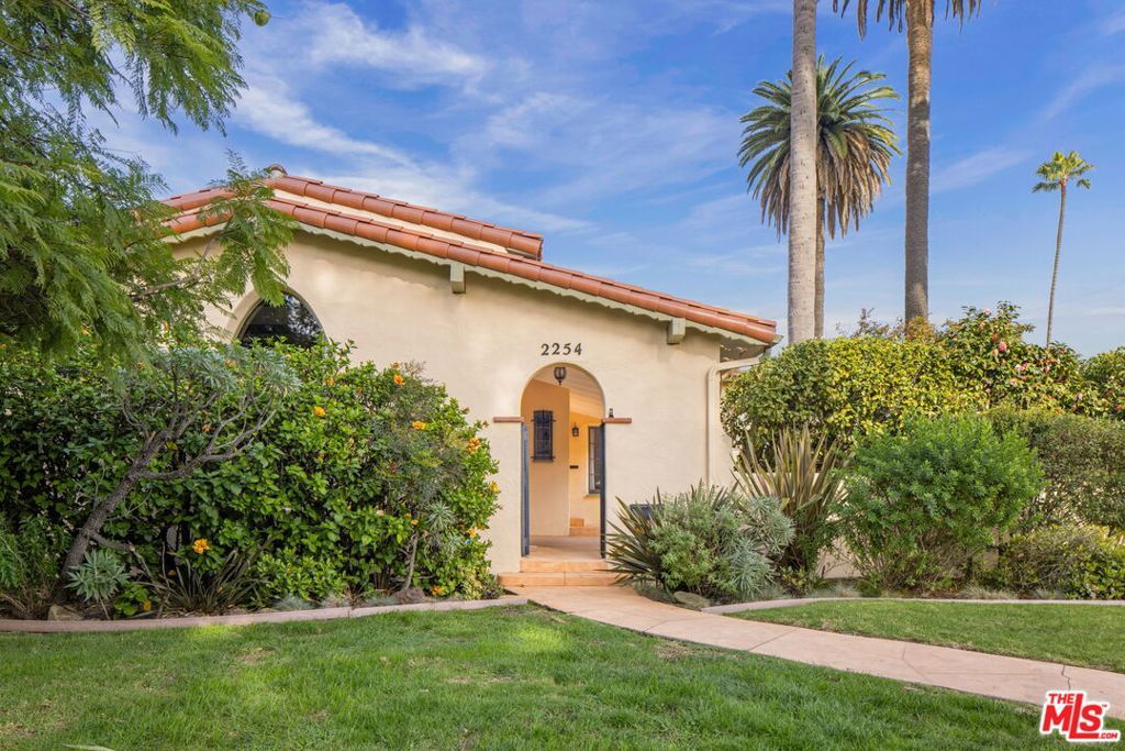 Photo of 2254 Glendon Avenue, Los Angeles, CA 90064 (MLS # 26647299)