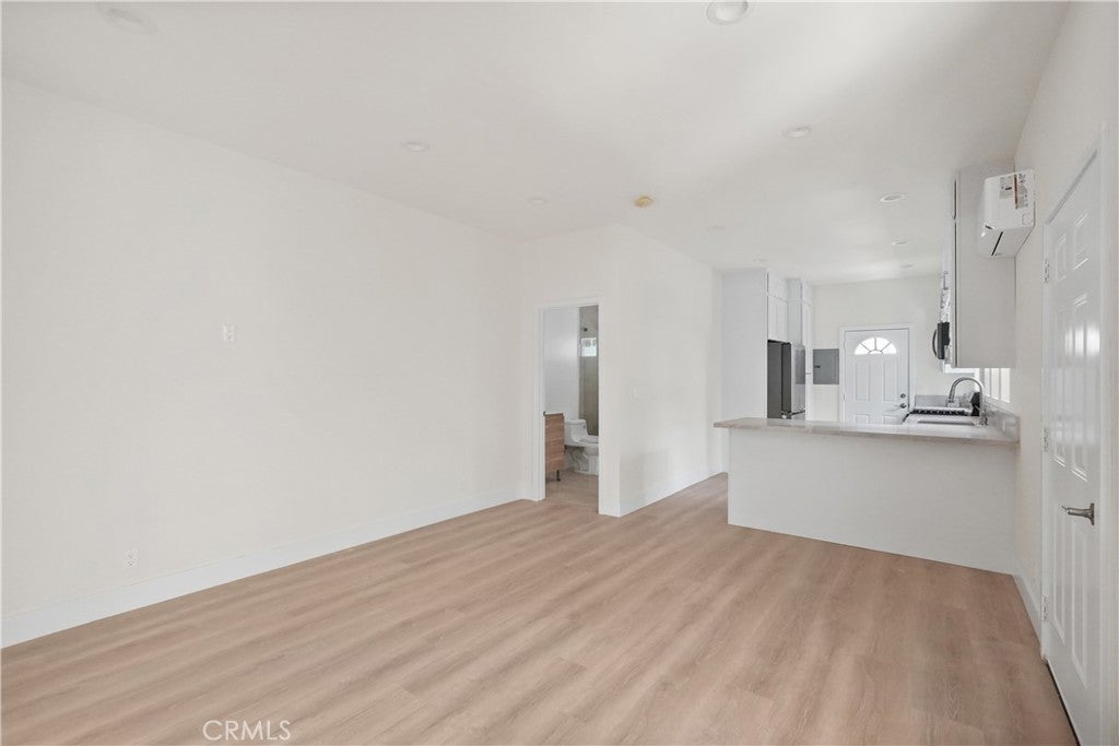 1530 N Mariposa