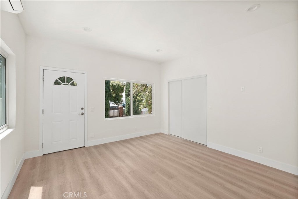 1530 N Mariposa
