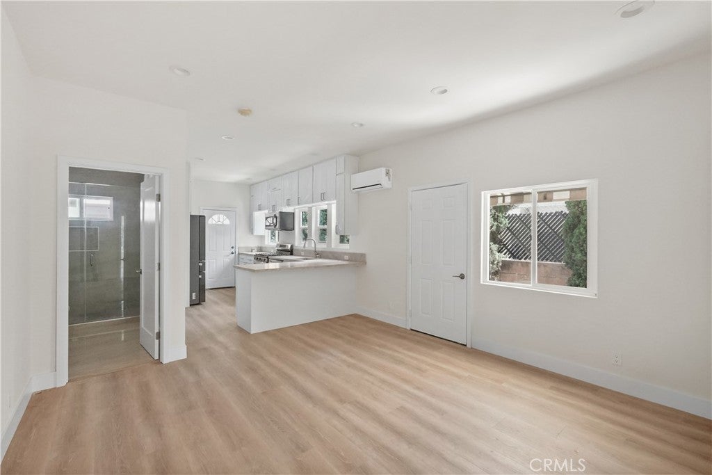 1530 N Mariposa