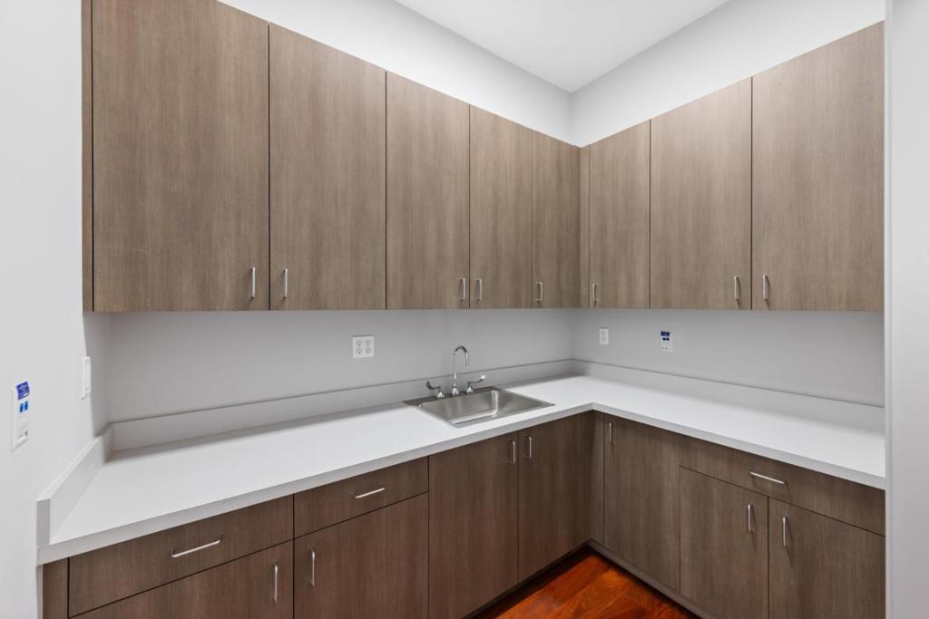 420 Peninsula Avenue 2