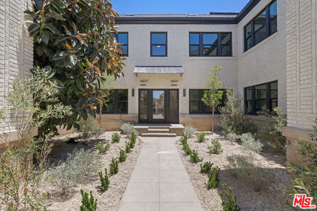 1404 1/2 S Wilton Place, Los Angeles CA 90019