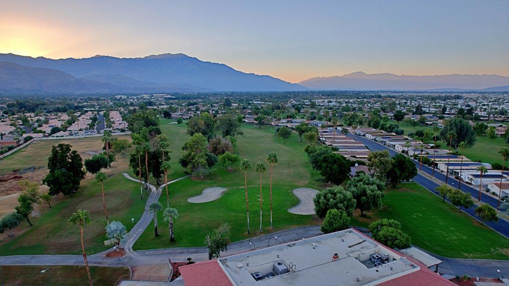 Suncrest Country Clb - Manufactured In Park