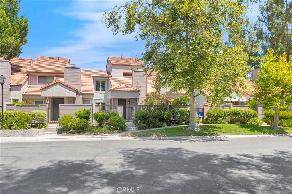 1025 Via Colinas