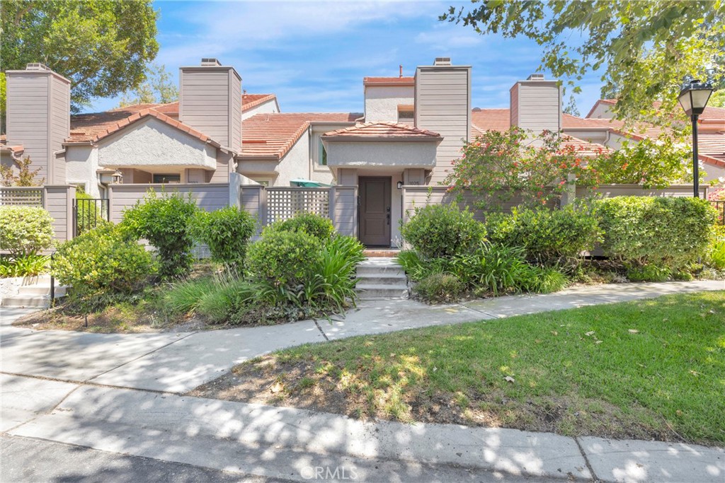 1025 Via Colinas