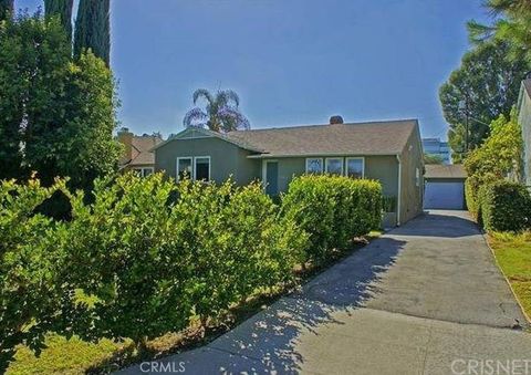 Photo of 5821 Columbus Avenue, Van Nuys, CA 91411 (MLS # SR25196923) Photo of 5821 Columbus Avenue, Van Nuys, CA 91411 (MLS # SR25196923)