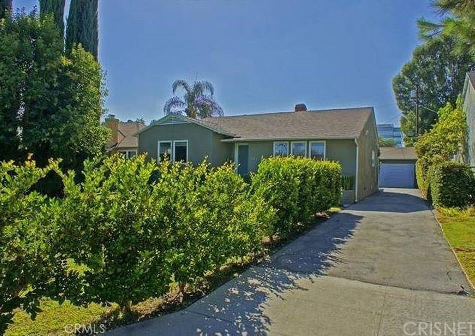 WELCOME TO YOUR NEW DREAM HOME | Kester Avenue Elementary Magnet School District
Welcome to this inviting 4-bedroom, 2-bathroom single-family home, ideally situated on a peaceful, tree-lined street in the heart of Sherman Oaks. Blending timeless charm with modern convenience, this residence offers a warm and welcoming atmosphere in one of the Valley’s most desirable neighborhoods. Inside, you’ll find refinished original hardwood floors, abundant natural light, and a thoughtfully designed layout perfect for both everyday living and entertaining. The spacious floor plan provides plenty of flexibility—whether you’re working from home, hosting guests, or enjoying quiet evenings in. Located mid-block for added privacy, this home is also within the coveted Kester Avenue Elementary Magnet School district, making it an excellent choice for families seeking access to top-rated education. Additional highlights include a detached 2-car garage, a private backyard ideal for play, gardening, or outdoor dining, and a central location with easy access to freeways, shopping, dining, and parks.
Experience the best living with the perfect balance of character, comfort, and convenience. CALL/TEXT ANTHONY TODAY | (818) 620-1637. THIS WILL NOT LAST!