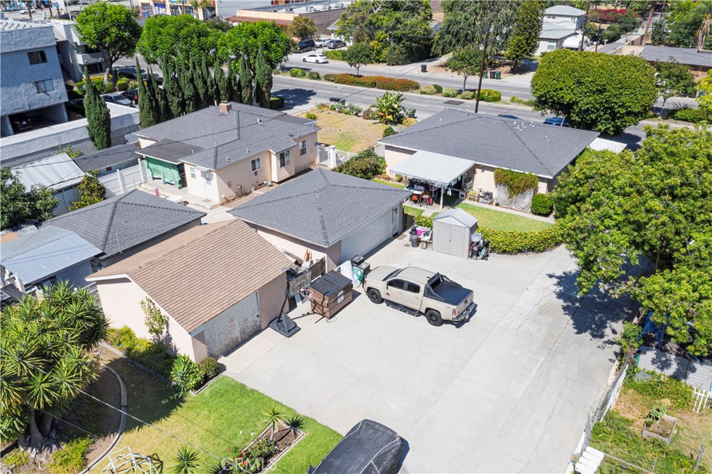 Rarely on market. Long time owned and managed family property. A prime multifamily asset in South Whittier featuring 4 stand-alone buildings on a massive lot. Ideal for investors seeking stable returns with value-add potential in a flexible LA County jurisdiction.