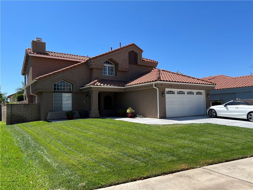 Serene, Quint Neighborhood Home featuring 3 bedrooms, 2 and 1/2 baths. Resort style back yard with large lap pool and Jacuzzi. The home features updated kitchen, remodeled primary bathroom, plantation shutters upstairs and downstairs, neutral paint inside and out  - sure to enhance any decor. Vaulted ceilings gives an open airy feel. Updated light fixtures throughout.