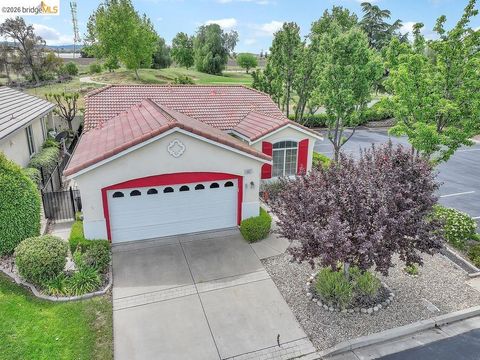 Photo of 987 Centennial Dr Dr, Brentwood, CA 94513 (MLS # 41131385)