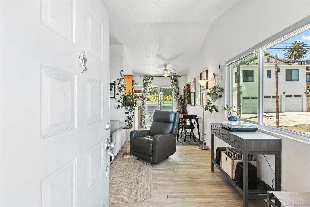 4034 Florida Street 7