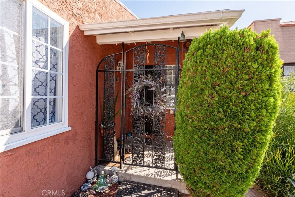 Photo of 6154 Mount Angelus Drive, Highland Park, CA 90042 (MLS # GD25235834)