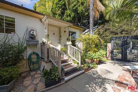 Photo of 8948 Burton Way, Beverly Hills, CA 90211 (MLS # 25610483) Photo of 8948 Burton Way, Beverly Hills, CA 90211 (MLS # 25610483)