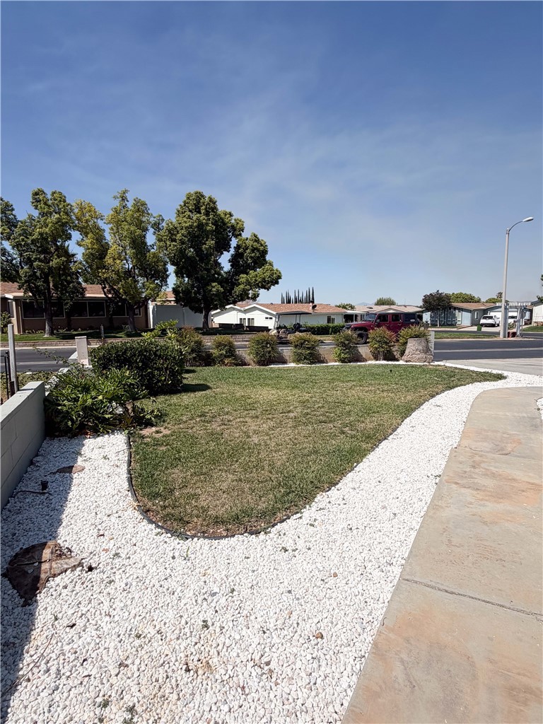 10961 Desert Lawn Drive 26