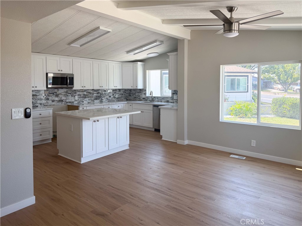 10961 Desert Lawn Drive 26