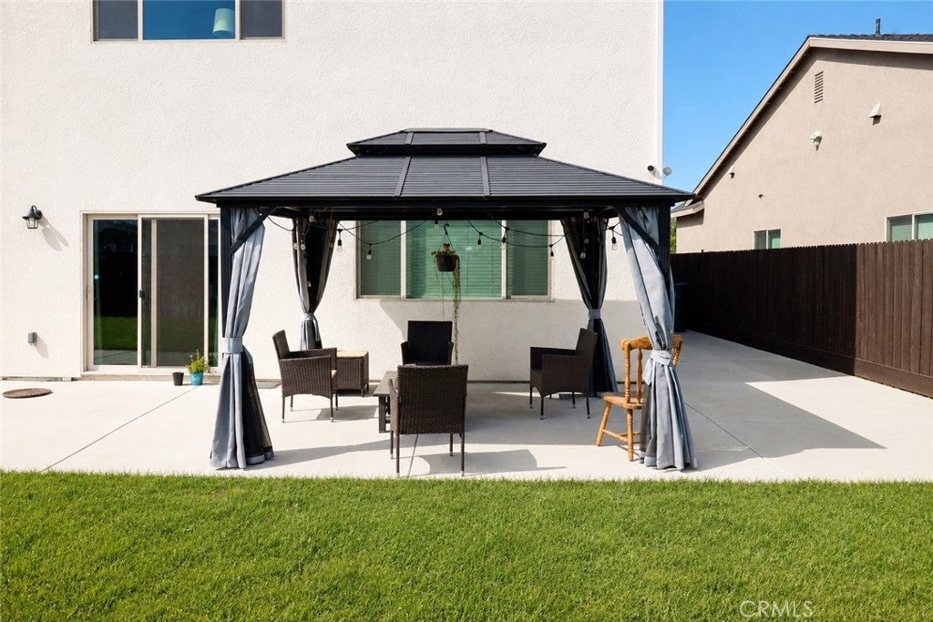 2482 Valdes Dr