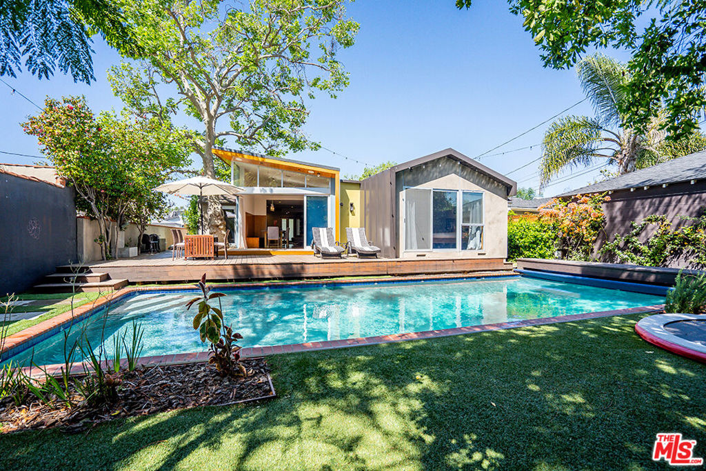 NO SHORT TERM LEASE. Prime location in studio City. 3+2 bungalow w/ pool! Modern and cool yet cozy with a mid century vibe. Whole house water softener included. Chefs' kitchen, marble tops, european cabinets, enormous glass pocket doors for indoor-outdoor living. Have your own resort spa, soaking tub, rain shower & heated floor. Freeway 170 and 101 close without all the noise. Enjoy Studio City restaurant row at your fingertips. Must come to be amazed! Hurry, it will move fast! Tenant pays all utilities (gardener &Pool)