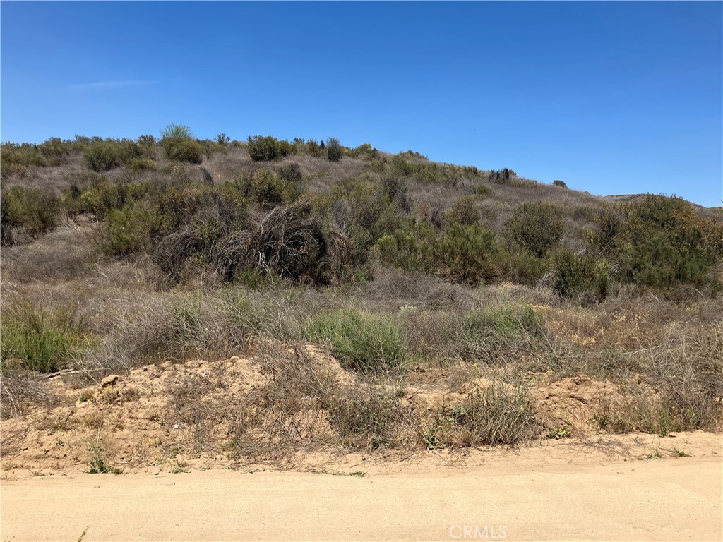 Rural area of Wildomar. Close to the new housing tracts in Lake Elsinore, Shopping and the 15 Freeway. Good investment Lot.