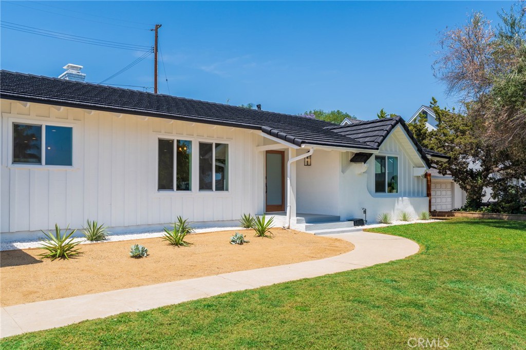 1027 Harmony Lane