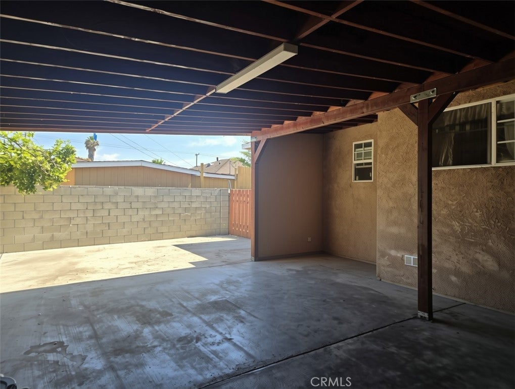2407 E Bliss