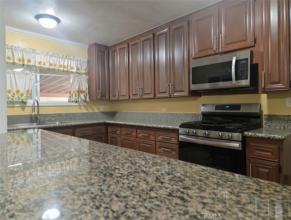 2407 E Bliss