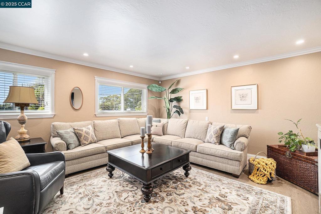 EL CERRITO - Residential