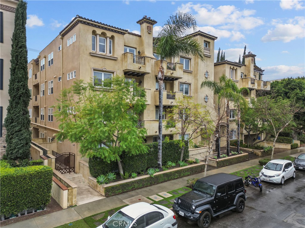 Sophistication meets opportunity! Location meets price! This is your chance to own a piece of a delightful daydream and kick your feet up in this spacious 3 bedroom and 3 bathroom condo. The complex itself is a joy to come home to. As you walk in you’re greeted by the soft lullaby of a fountain reminding you to let go of the day and that it’s time to relax. Fireplace, private balcony, walk in closet, sanctuary primary bath, chef’s kitchen outfitted with Bosch dishwasher, Viking stove, JennAir fridge… everything you want in a luxurious home. The built in charm is everywhere. Seconds to the best restaurants, boutiques, hiking, and entertainment. Literally walk out to the best farmer’s market in LA.