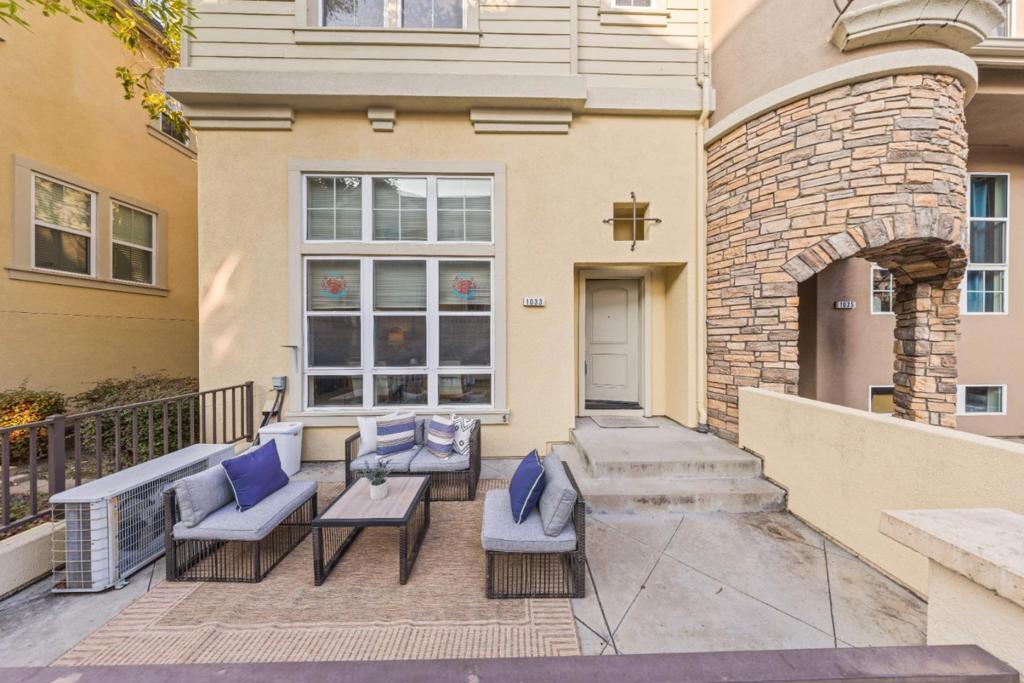 1033 Lyon Terrace, Sunnyvale CA 94089