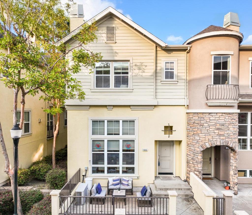 1033 Lyon Terrace
