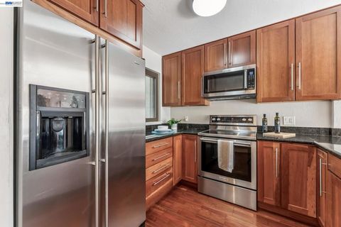 Photo of 1149 Bismarck Ln Ln, Alameda, CA 94502 (MLS # 41127312)