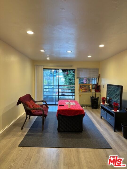 FOR LEASE-MODERN DOWNTOWN LA CONDO. ENJOY CITY LIVING AT ITS FINEST! THIS BEAUTIFUL UPDATED CONDO FEATURES A SLEEK REMODEL, PRIVATE BALCONY WITH DAZZLING CITY LIGHTS VIEWS AND OPEN LIVING SPACES DESIGNED FOR COMFORT ONE BEDROOM AND ONE BATHROOM CONDO. IT. IS PERFECTLY LOCATED IN THE HEART OF DOWNTOWN LOS ANGELES.