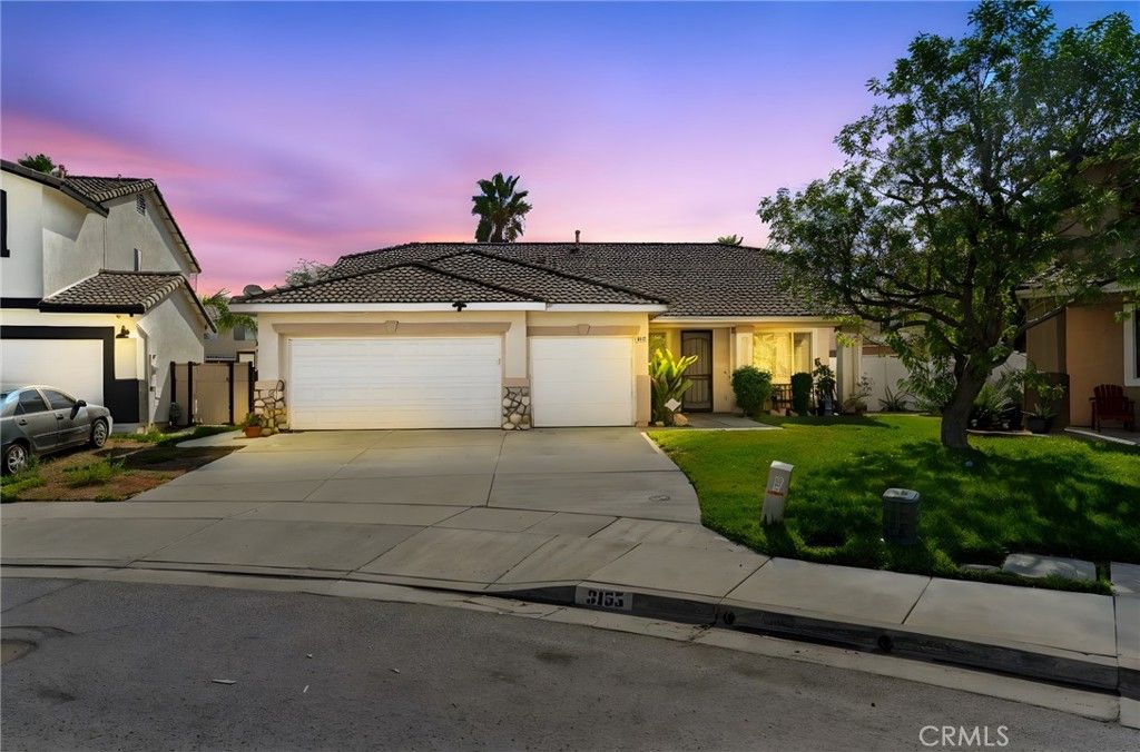 Photo of 3155 Shipley Pl, Hemet, CA 92545 (MLS # CV25271882)