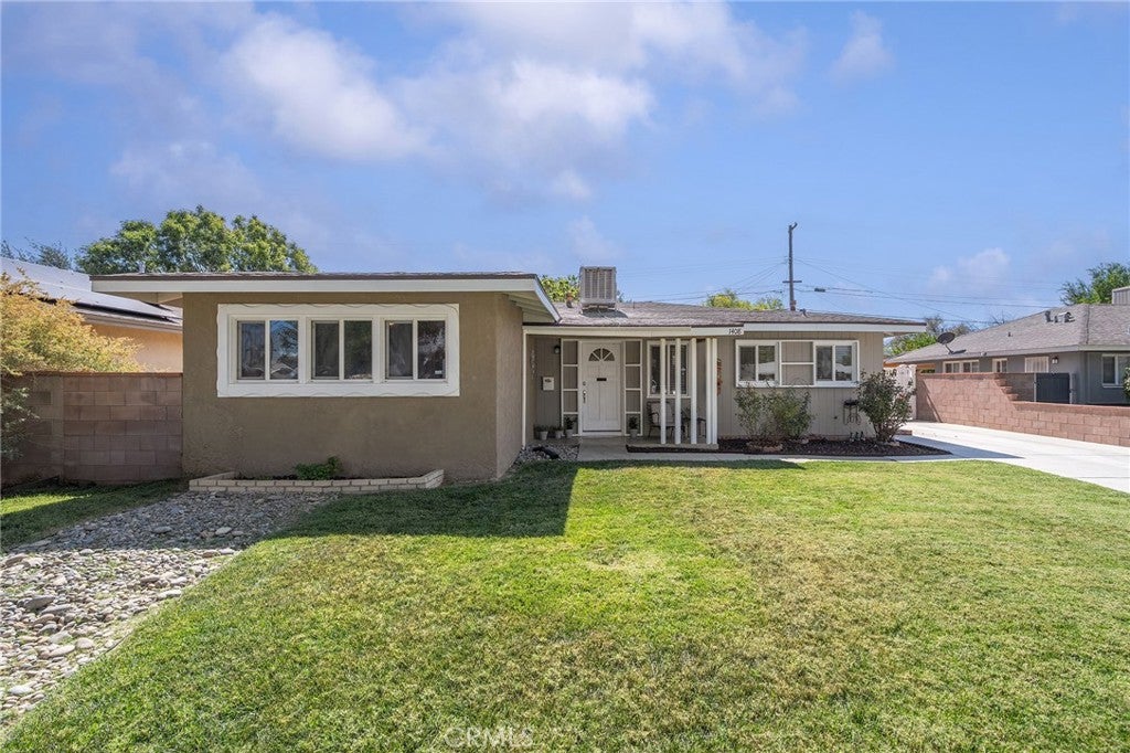 Photo of 1408 W Avenue H14, Lancaster, CA 93534 (MLS # PW26200403)