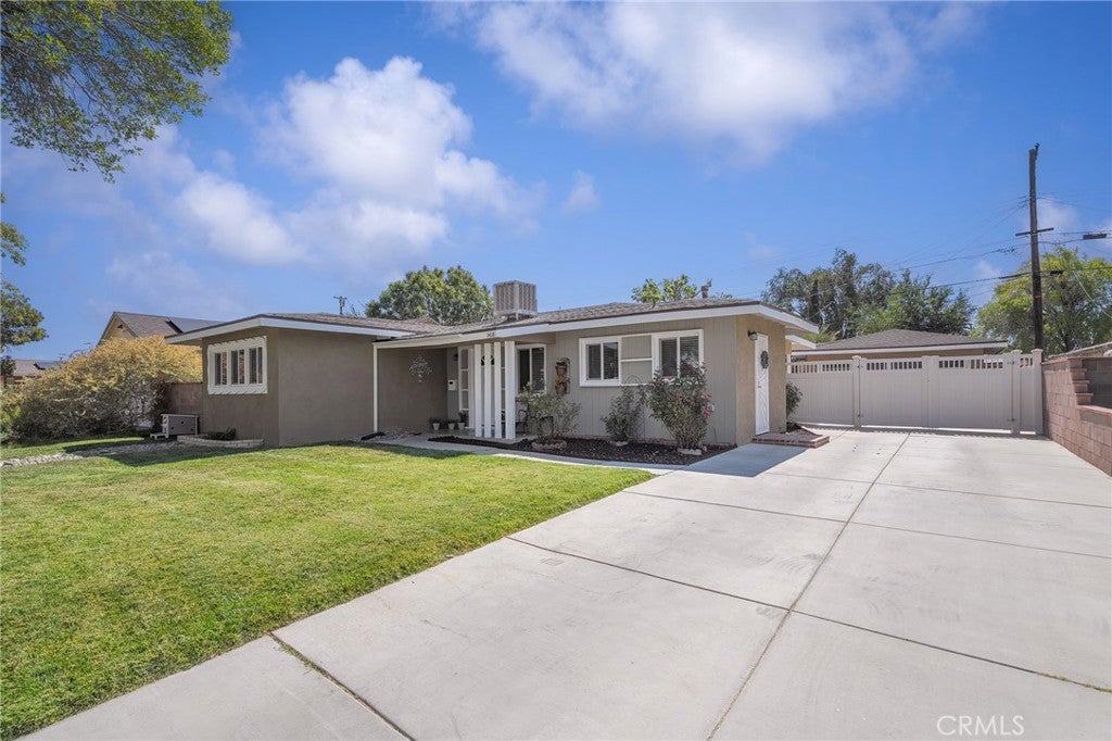 Photo of 1408 W Avenue H14, Lancaster, CA 93534 (MLS # PW26200403)