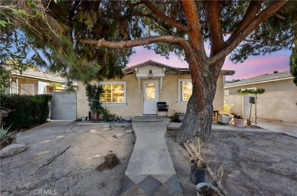 Investors, your next rehab project is here! 4 bed, 2 bath, and bonus room, with large back yard. This home offers an incredible investment opportunity with strong potential for value-add or long-term appreciation, located in one of Santa Ana’s most desirable pride-of-ownership neighborhoods. You're just a short walk to Mater Dei High School, convenient access to shopping, dining, freeways, and schools. Don’t miss your chance to transform this hidden gem into something truly special. Whether you're a seasoned investor or looking for your first project, this is the kind of opportunity that doesn’t come around often.