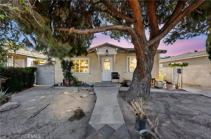 Investors, your next rehab project is here! 4 bed, 2 bath, and bonus room, with large back yard. This home offers an incredible investment opportunity with strong potential for value-add or long-term appreciation, located in one of Santa Ana’s most desirable pride-of-ownership neighborhoods. You're just a short walk to Mater Dei High School, convenient access to shopping, dining, freeways, and schools. Don’t miss your chance to transform this hidden gem into something truly special. Whether you're a seasoned investor or looking for your first project, this is the kind of opportunity that doesn’t come around often.