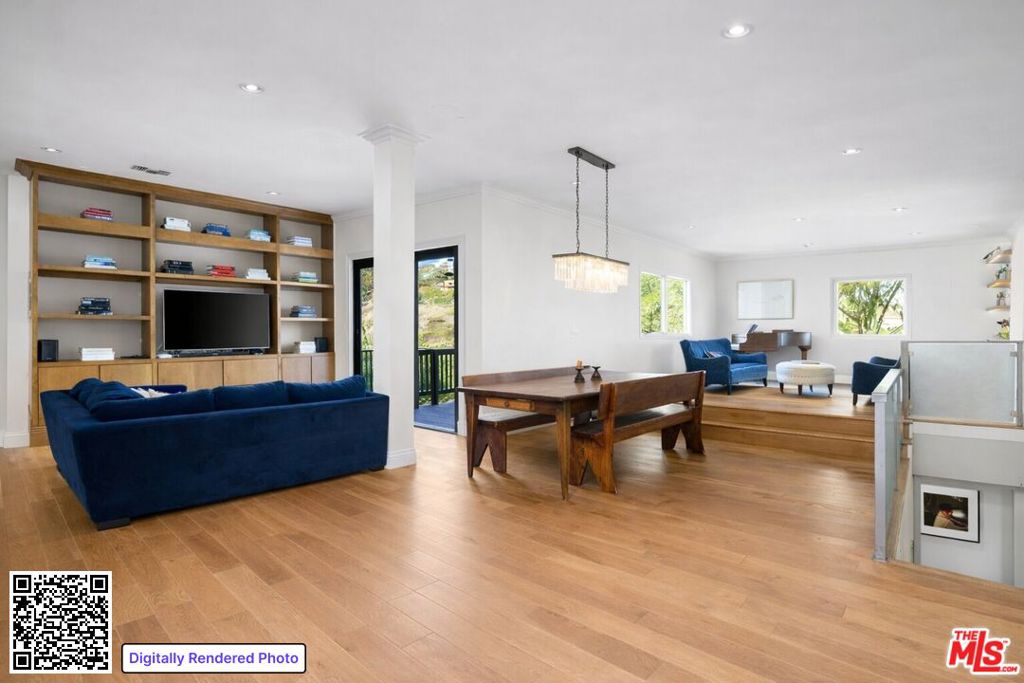 1018 N Tigertail Road