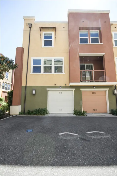 MLS: OC26074783