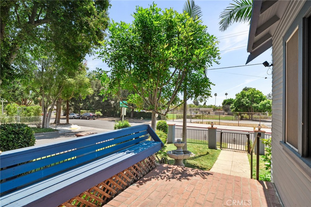 1063 E Rio Grande Street