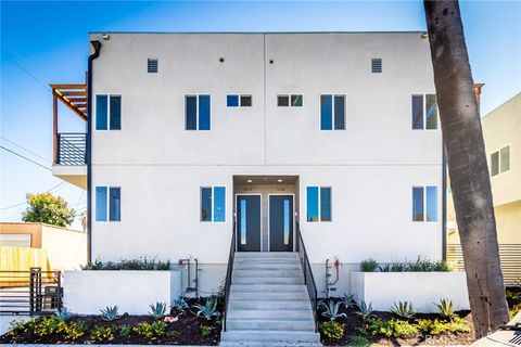 Photo of 5016 Pickford Street, Los Angeles, CA 90019 (MLS # BB26086689)