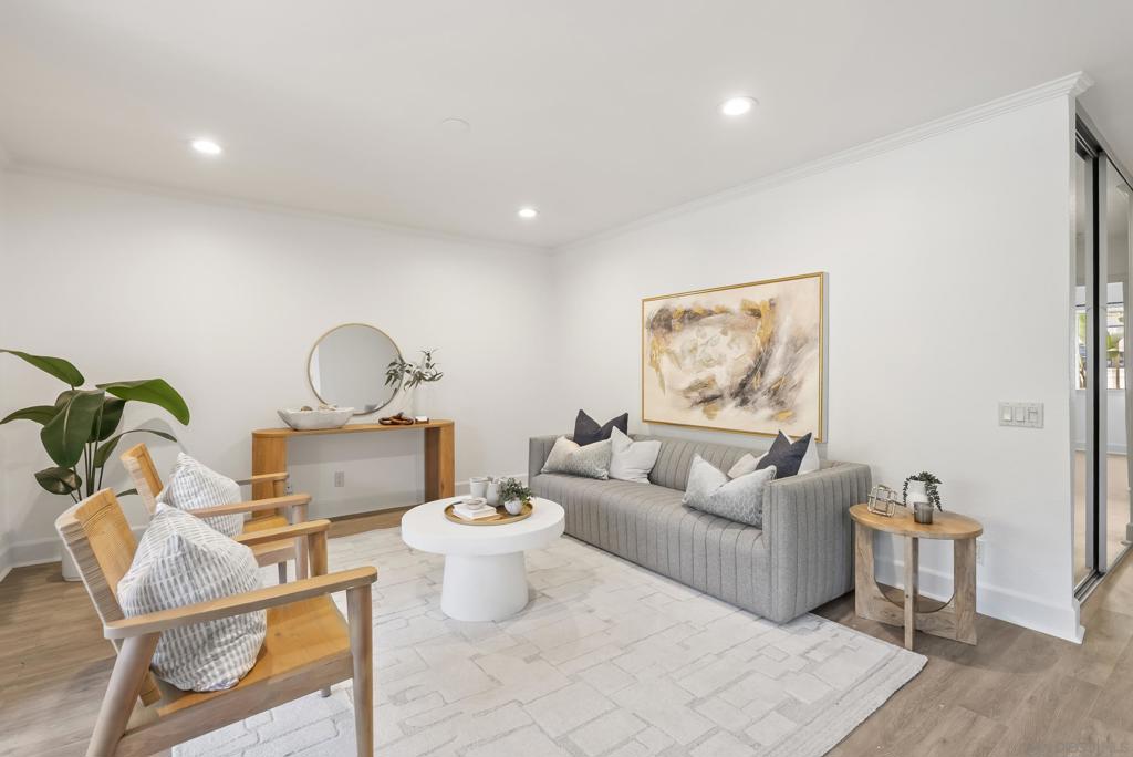 8503 Villa La Jolla Dr E